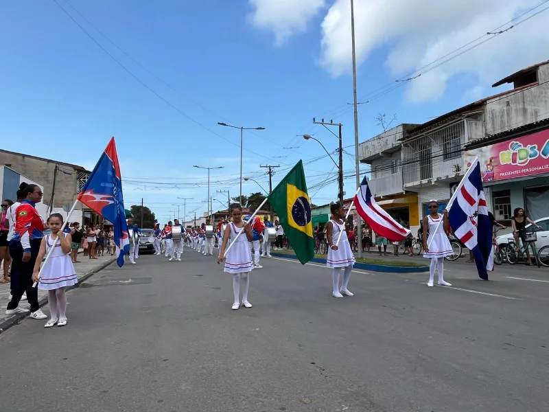 Nova Viçosa celebra o 7 de Setembro com desfile cívico