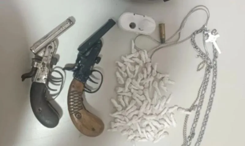 Polícia Militar apreende armas e drogas em operação no Marotinho, em Itamaraju