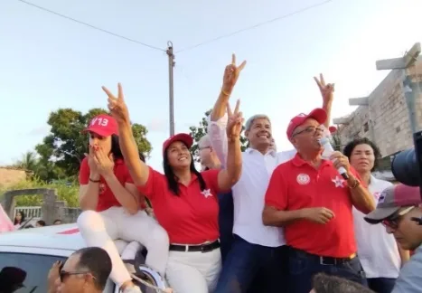 Caravelas quer seguir em frente: Caminhada com Vaninha e Jerônimo reforça compromisso com o progresso