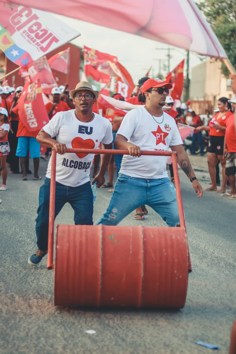 Grande caminhada do 13 mobiliza Alcobaça em apoio a reeleição de Zico de Baiato e Pipi do São José