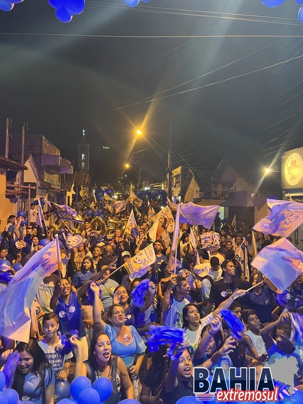 Demostrando força política, Tonzinho reúne milhares de pessoas em caminhada e comício na cidade de lajedão