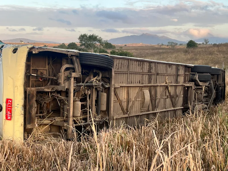 Acidente com ônibus da Novo Horizonte resulta em duas mortes na BR-030, em Guanambi-BA