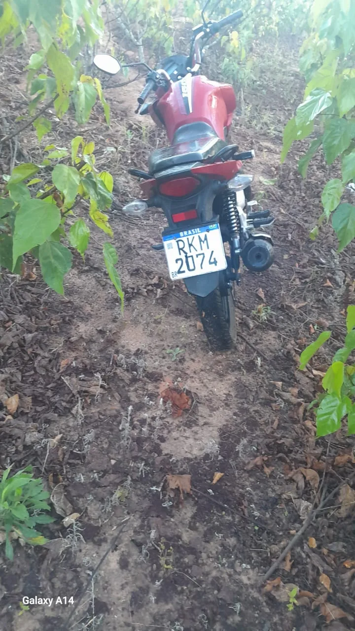 PM recupera moto e apreende drogas em Teixeira de Freitas