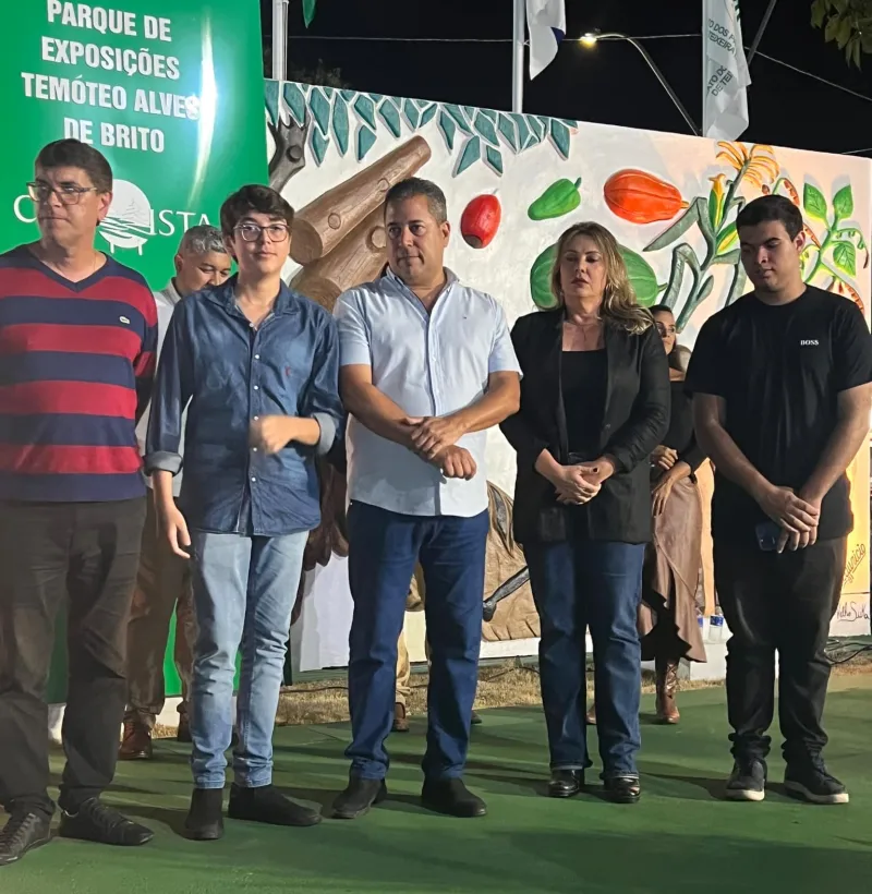 Ex-prefeito Temóteo Brito é homenageado na abertura da 40ª Expô Teixeira de Freitas