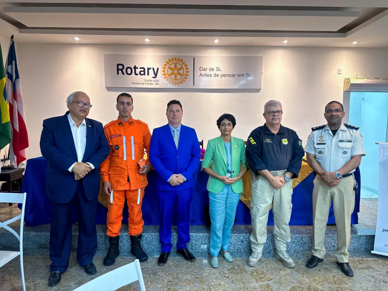 Rotary Club de Teixeira de Freitas promove palestra sobre conscientização no trânsito