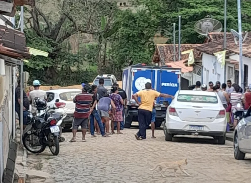 Crime brutal em Vereda- Mãe é morta pelo próprio filho. Ele teve o pescoço cortado enquanto dormia