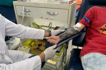 Boa notícia: Tempo de espera para doação de sangue para tatuados cai pela metade!