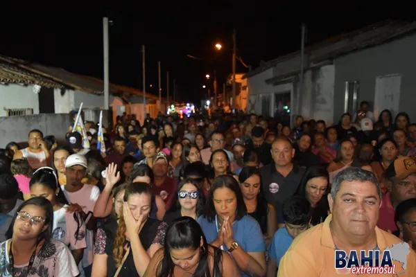 Reunião de Tonzinho no bairro Miro Rocha atrai grande multidão se transformando em comício