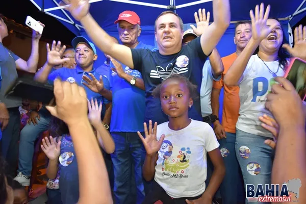 Reunião de Tonzinho no bairro Miro Rocha atrai grande multidão se transformando em comício