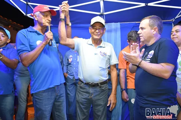 Reunião de Tonzinho no bairro Miro Rocha atrai grande multidão se transformando em comício