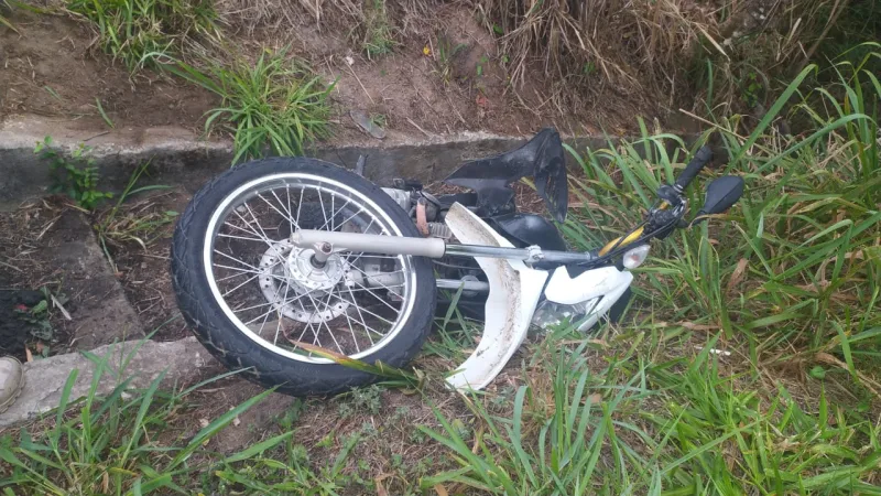 Motociclista morre em acidente na BR-101 após sair da pista em Mucuri