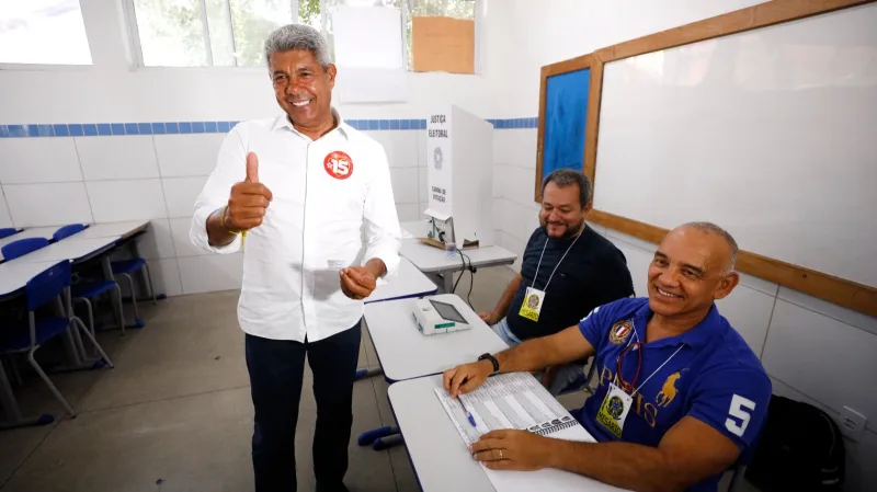 Em Salvador, Jerônimo Rodrigues registra seu voto no primeiro turno nas eleições municipais