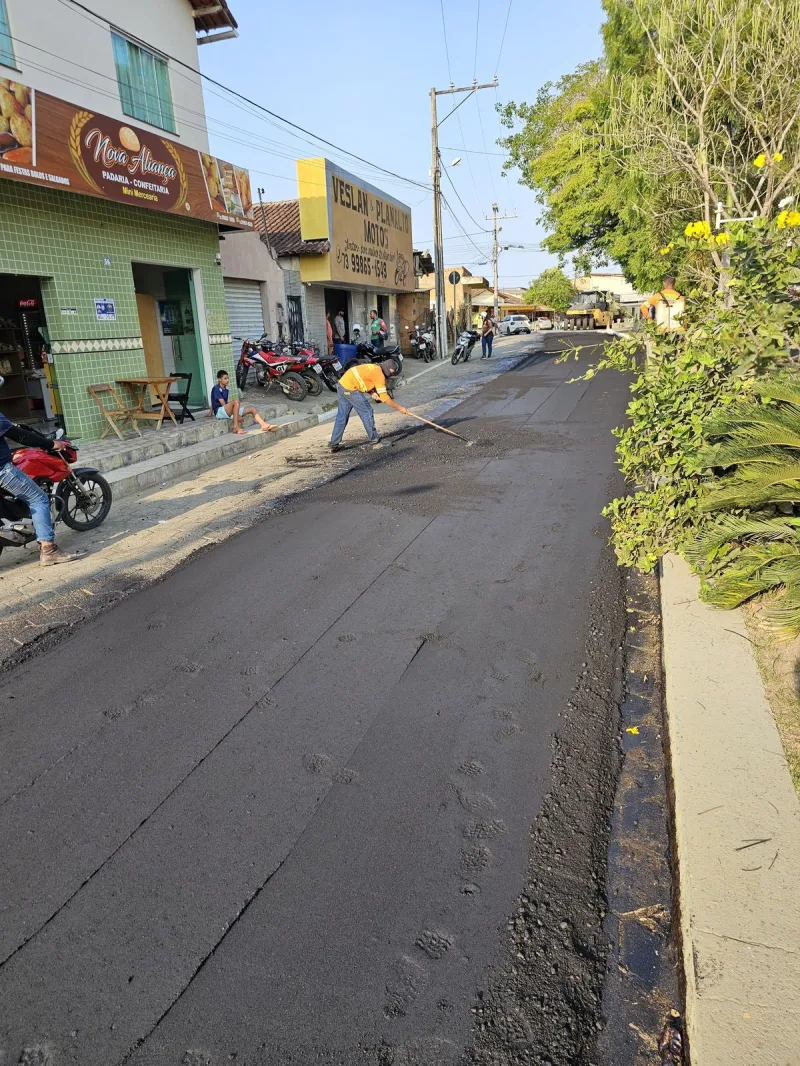 Prefeitura de Medeiros Neto inicia obras de pavimentação no Planalto e Nossa Senhora Aparecida