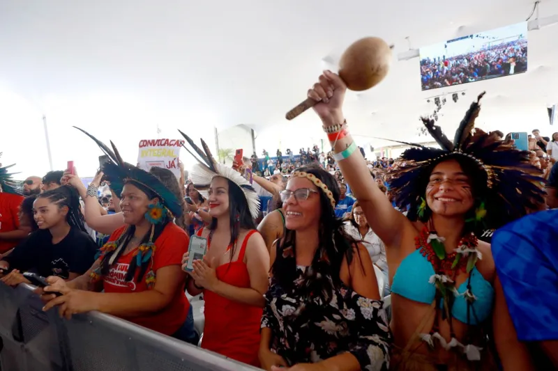 Em evento com 10 mil estudantes, Lula anuncia na Bahia expansão do Programa Pé-de-Meia