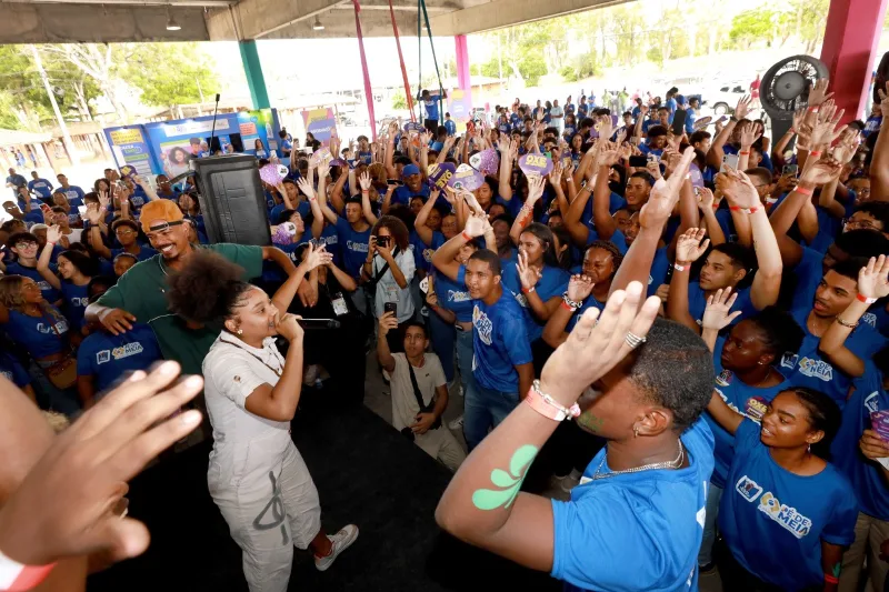 Em evento com 10 mil estudantes, Lula anuncia na Bahia expansão do Programa Pé-de-Meia