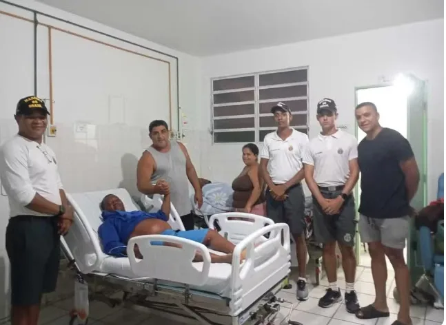 Pescador nada por mais de 48 horas em busca de socorro após barco virar em Corumbau no extremo sul da Bahia