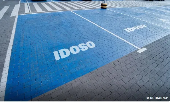 Credencial de estacionamento para idoso e PCD ganha versão digital