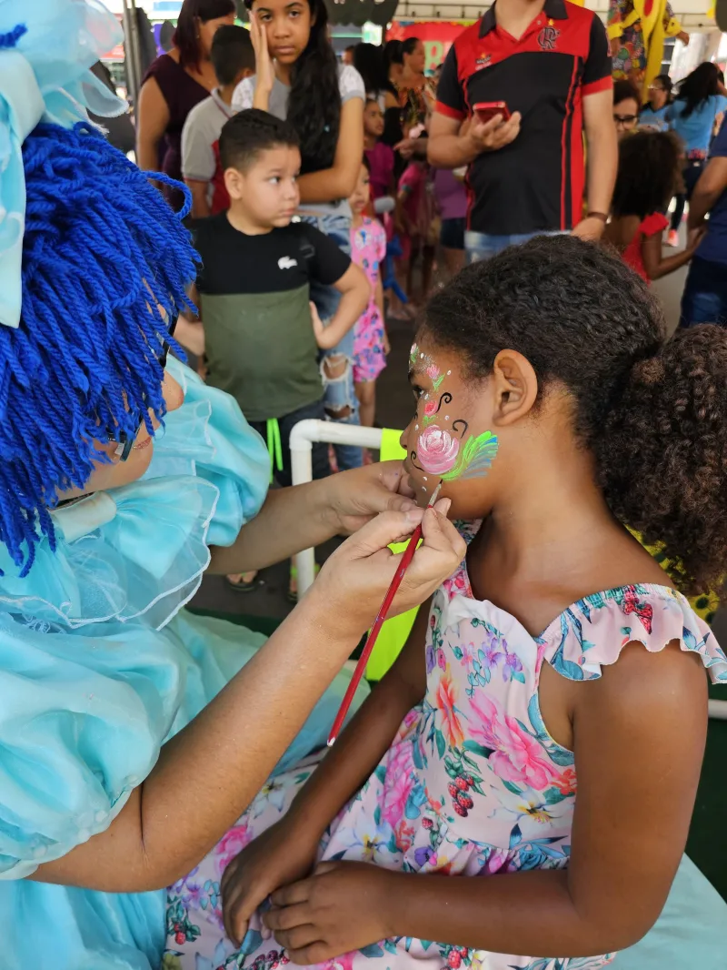 Prefeito de Medeiros Neto, Beto Pinto promove tradicional Festa das Crianças na Praça Sete