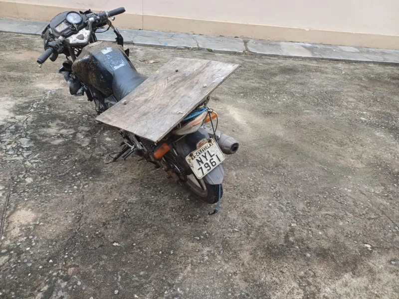 Motociclista tem ferimentos graves após acidente com caminhão na BR-418 em Caravelas 