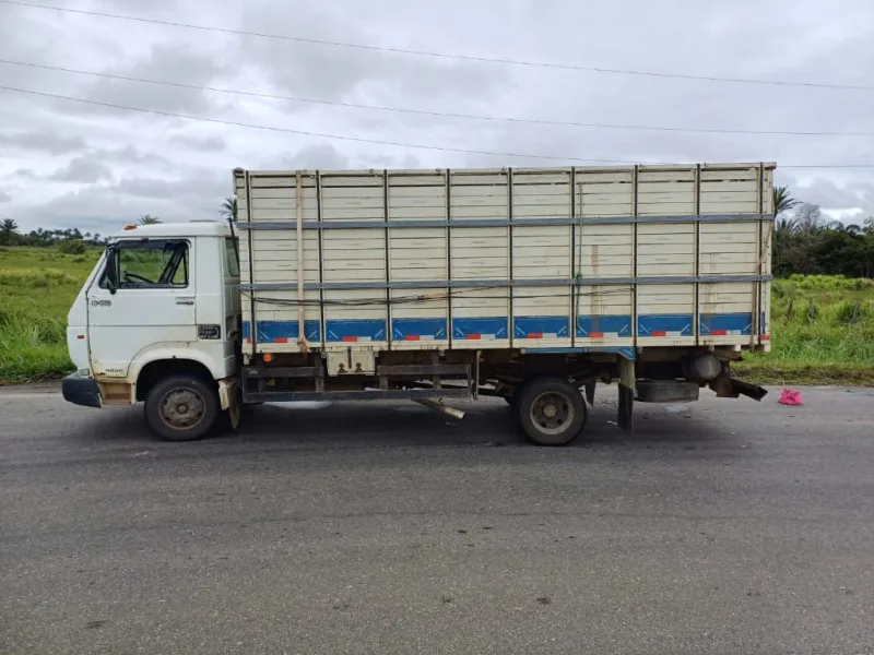 Motociclista tem ferimentos graves após acidente com caminhão na BR-418 em Caravelas 