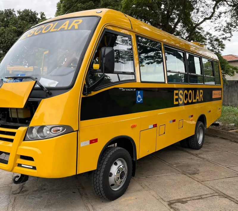 Prefeitura apresenta novo micro-ônibus 4x4 com acessibilidade para transporte escolar de Medeiros Neto