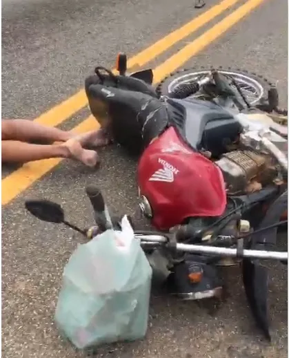 Motociclista tem cabeça esmagada por caminhão na BA-284 em Itamaraju