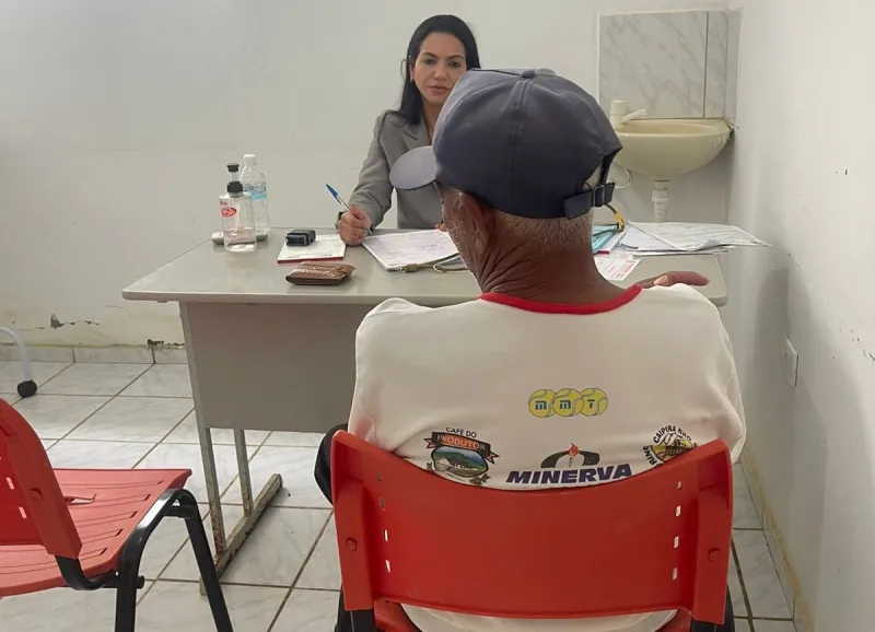 Prefeitura de Medeiros Neto realiza atendimentos com especialista em Vila Mutum