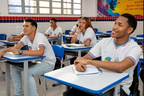 Renovação de matrícula para estudantes da rede estadual da Bahia começa na próxima segunda-feira (18)