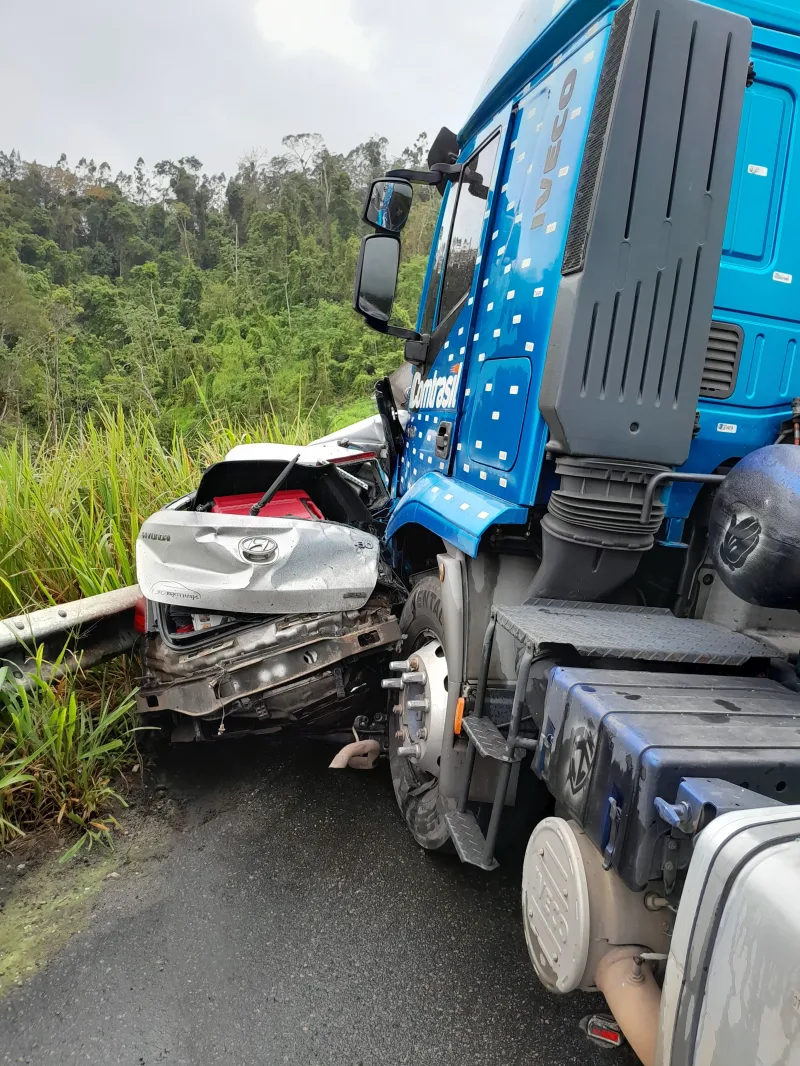 Zagueiro do Portuguesa/RJ morre em acidente na BR 101 na Bahia