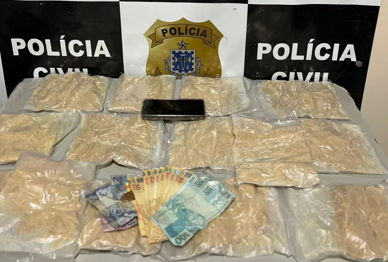 Polícia civil prende mulher que transportava quase 4Kg de cocaína escondida no corpo, em Itagimirim