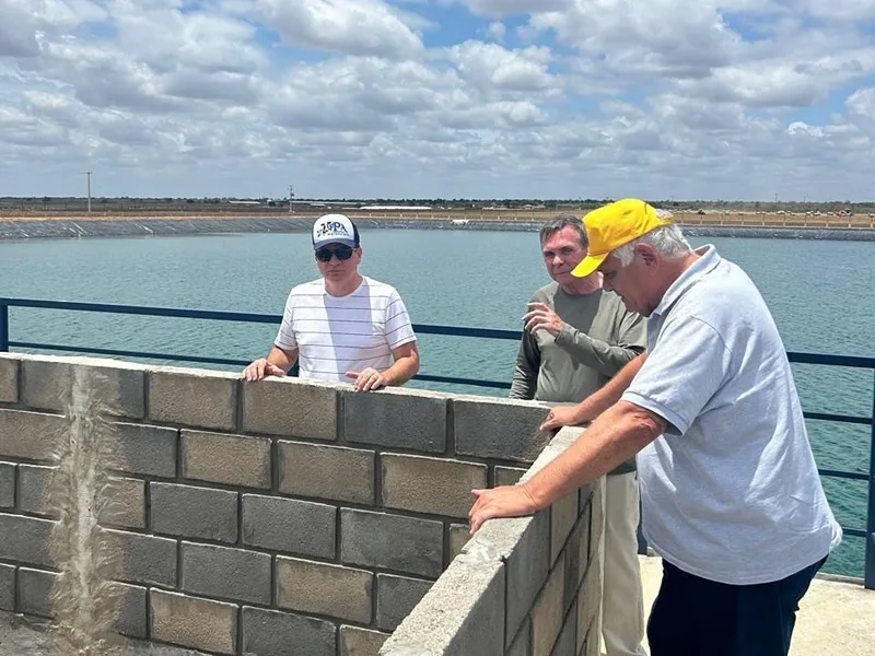 Empresário Lutz Viana visita Fazenda Porteira Azul, maior produtora de leite do Laticínios Davaca