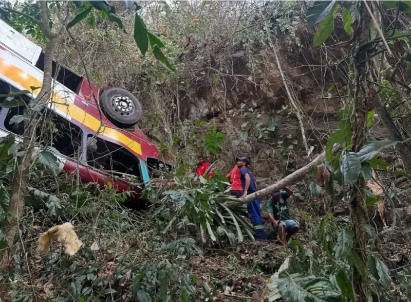 Acidente com ônibus na Serra da Barriga/AL, deixa 23 mortos e cerca de 30 feridos