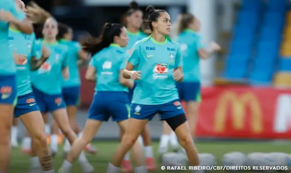 Seleção feminina realiza primeiro treino com todas as convocadas