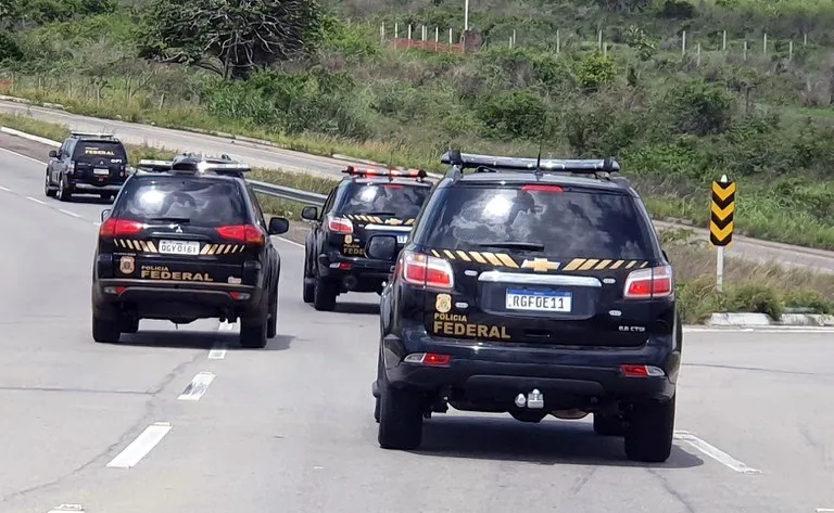 Operação da PF  investiga empresa que prestava serviço  para a prefeitura de Acobaça Alcobaçae mais seis cidades da Bahia 