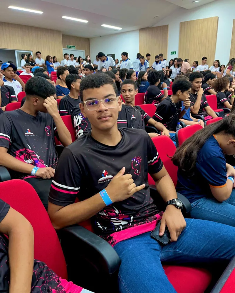 Estudantes do Ginásio João XXIII e Escola Ieda (MCPM) conhecem as instalações do novo Cetep de Medeiros Neto