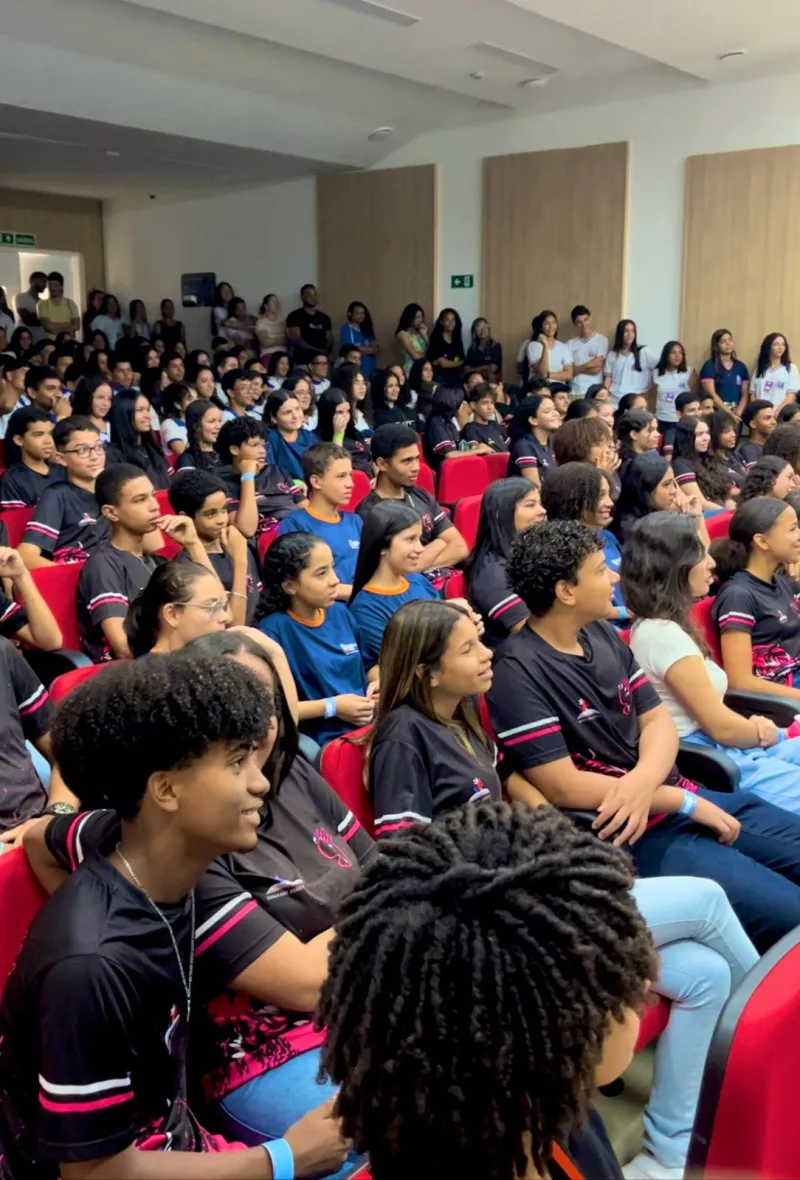 Estudantes do Ginásio João XXIII e Escola Ieda (MCPM) conhecem as instalações do novo Cetep de Medeiros Neto