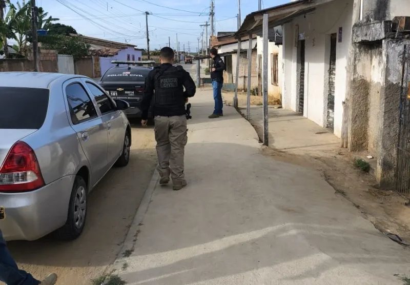 Forças policiais cumprem mandados contra grupo acusado de tentativa de homicídio, em Itamaraju