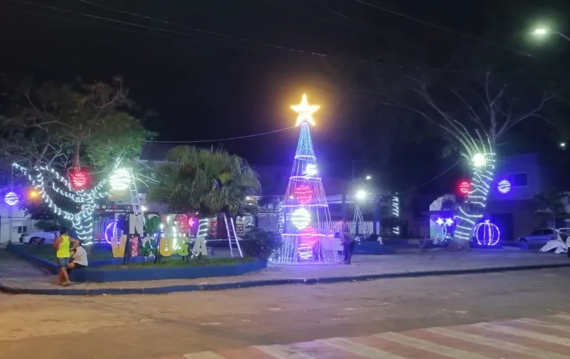 Nova Viçosa começa a receber decorações para festas de fim de ano