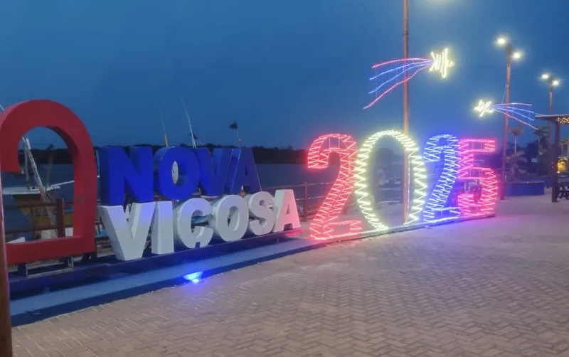 Nova Viçosa começa a receber decorações para festas de fim de ano