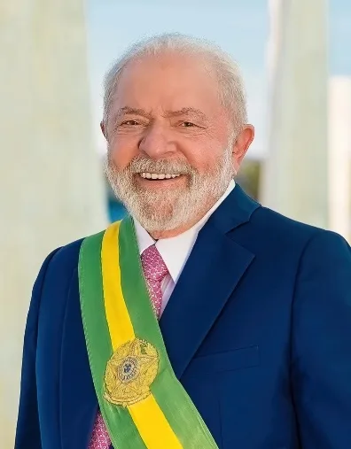 Presidente Lula passa por cirurgia de emergência para drenagem de hematoma 