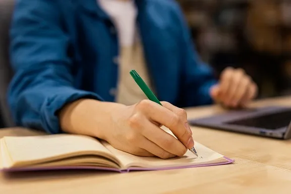 Suzano abre curso de Auxiliar de Manutenção para mulheres e pessoas com deficiência em Teixeira de Freitas