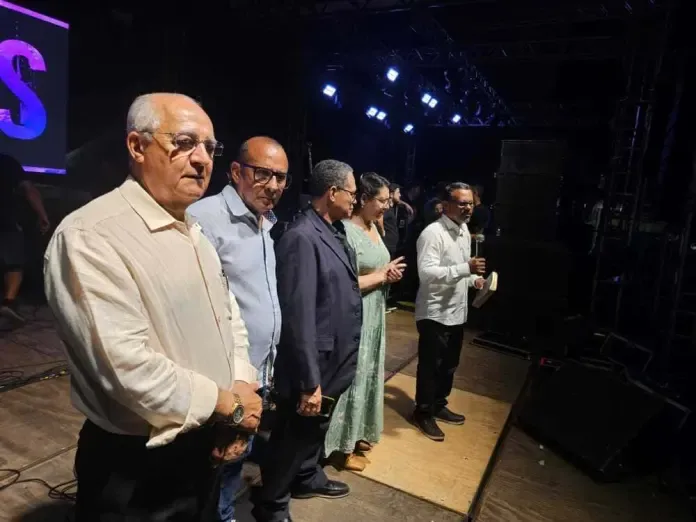  Teixeira de Freitas celebra o Dia da Bíblia com louvor e comunhão na Praça da Bíblia