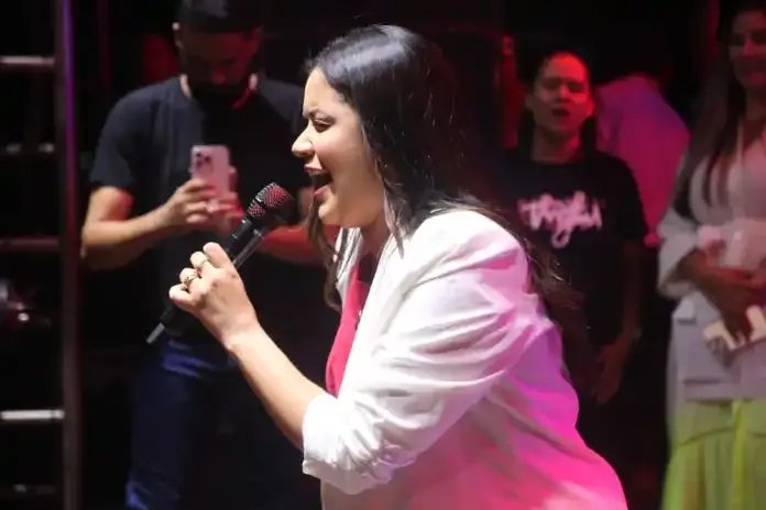  Teixeira de Freitas celebra o Dia da Bíblia com louvor e comunhão na Praça da Bíblia