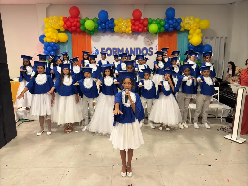 Escola Humberto realiza cerimônia de formatura dos alunos do 5º ano em Medeiros Neto