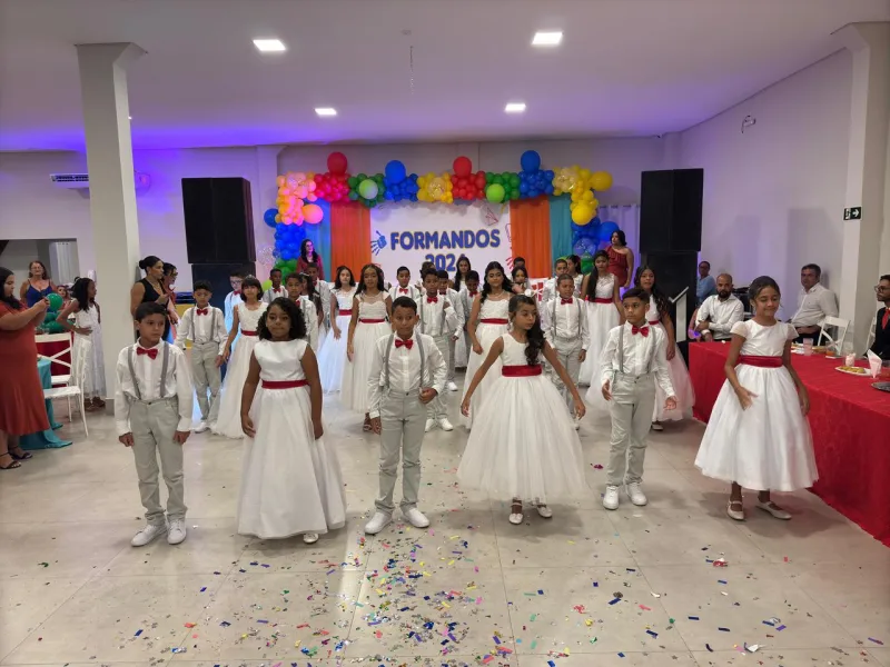 Escola Humberto realiza cerimônia de formatura dos alunos do 5º ano em Medeiros Neto