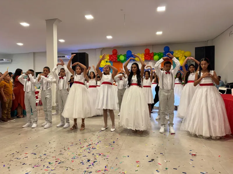 Escola Humberto realiza cerimônia de formatura dos alunos do 5º ano em Medeiros Neto