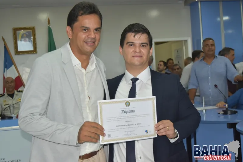 Prefeito reeleito Manrick Teixeira é diplomado em Itanhém