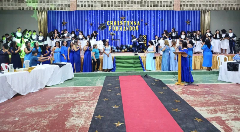 Medeiros Neto: Escola Christinna celebra a formatura da trigésima segunda turma dos 5º anos no bairro Uldurico Pinto