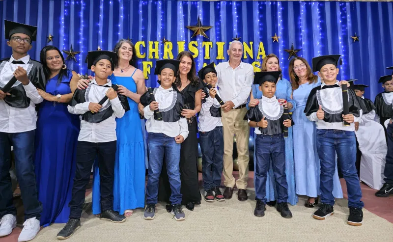 Medeiros Neto: Escola Christinna celebra a formatura da trigésima segunda turma dos 5º anos no bairro Uldurico Pinto