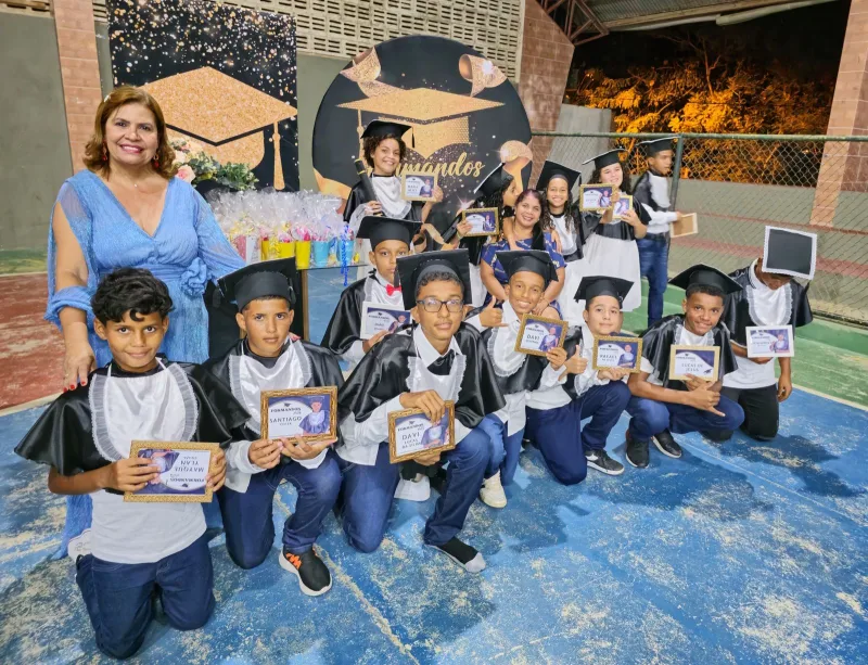 Medeiros Neto: Escola Christinna celebra a formatura da trigésima segunda turma dos 5º anos no bairro Uldurico Pinto